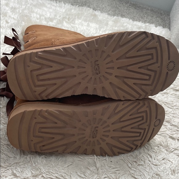UGG Bailey Bow Boots - Picture 6 of 7